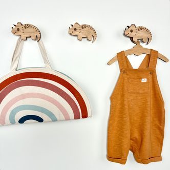 Baby Triceratops knage - Graveret egetræ