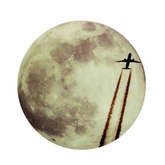 Stor selvlysende måne wallsticker. 30 cm. Flyvemaskine.